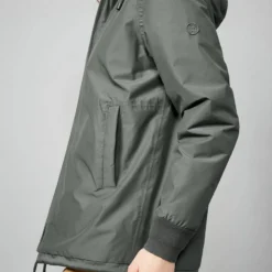 Alleena - Winterjacke Aus Bio-Baumwolle & Recyceltem Nylon - Platinum -Grundstoff Verkäufe Alleena platinum hochwertige winter jacke zeitloses design winddicht model side 1280x1280