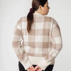 Mela Fairtrade Jaquard Strickpullover Faiza Aus Bio-Baumwolle - Mushroom / Cream Karo 12 Mela Fairtrade Jaquard Strickpullover Faiza Aus Bio-Baumwolle - Mushroom / Cream Karo -Grundstoff Verkäufe Bio Baumwoll Pulli Rueckansicht faiza mush crm ch 1280x1280