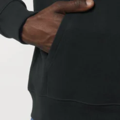 Terry Hoodie Aus Bio-Baumwolle - Black -Grundstoff Verkäufe Detail Kaengurutasche vegan nachhaltig U011 002 1280x1280