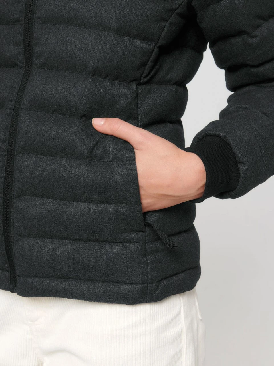 Steppjacke Aus Recyceltem Polyester - Dark Heather Grey 11 Steppjacke Aus Recyceltem Polyester - Dark Heather Grey – Bild 9