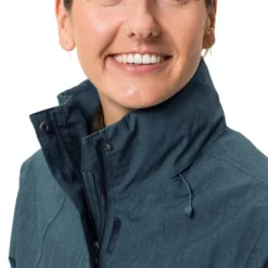 VAUDE Damen Jacke Rosemoor Jacket II - Dark Sea 13 VAUDE Damen Jacke Rosemoor Jacket II - Dark Sea -Grundstoff Verkäufe Detail Stehkragen Reissverschluss Flap 43066 179 1280x1280