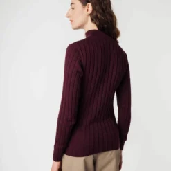 Mela Fairtrade Strickpullover Amba Aus Bio-Baumwolle - Rosine -Grundstoff Verkäufe Rueckansicht Model Strickpullover Fairtrade amba rai 1280x1280