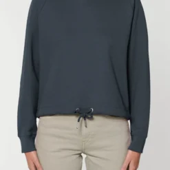 Kurzer Hoodie Aus Bio-Baumwolle - India Ink Grey -Grundstoff Verkäufe STSW132 715 india ink grey Kurzer Damen Kapuzensweat Model Frauen Raglan Aermel Saum Krodel weiche Innenseite Fair Wear 1280x1280