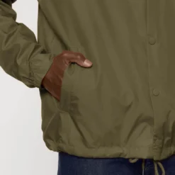 Unisex Coach Jacket Aus Recyceltem Polyester - British Khaki 20 Unisex Coach Jacket Aus Recyceltem Polyester - British Khaki -Grundstoff Verkäufe U833 008 10 Detail Seitentasche elastische Aermelbuendchen Hueftsaum mit Kordelzug verstellbar Coach Jacke 1280x1280