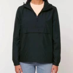 Unisex Pull-Over Jacke Aus Recyceltem Polyester - Black -Grundstoff Verkäufe U834 002 3 schwarze Kapuzenjacke zum berziehen mit halbem Reissverschluss elastische Aermelbuendchen verstellbarer Hueftsaum aus recyceltem Polyester 1280x1280