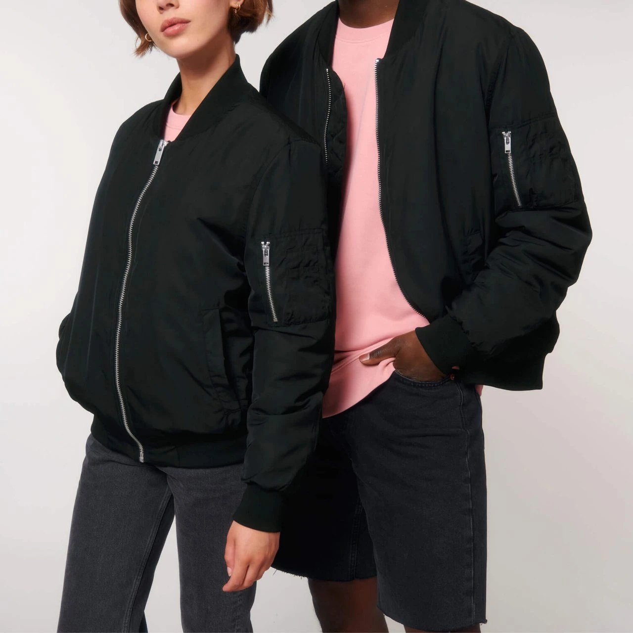 Unisex Bomber Jacke Aus Recyceltem Polyester - Black 15 Unisex Bomber Jacke Aus Recyceltem Polyester - Black – Bild 13