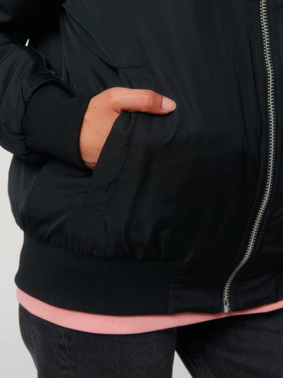 Unisex Bomber Jacke Aus Recyceltem Polyester - Black 14 Unisex Bomber Jacke Aus Recyceltem Polyester - Black – Bild 12