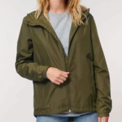 Unisex Windbreaker Aus Recyceltem Polyester - British Khaki 25 Unisex Windbreaker Aus Recyceltem Polyester - British Khaki -Grundstoff Verkäufe U846 008 11 stylische Kapuzenjacke mit durchgehendem Nylon Reissverschluss aus recycelten PET Flaschen 1280x1280