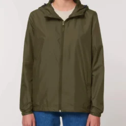 Unisex Windbreaker Aus Recyceltem Polyester - British Khaki 20 Unisex Windbreaker Aus Recyceltem Polyester - British Khaki -Grundstoff Verkäufe U846 008 3 vegane Jacke aus rec Polyester khaki mit verdecktem Reissverschluss Seitentaschen elastischen Aermelbuendchen nachhaltig 1280x1280