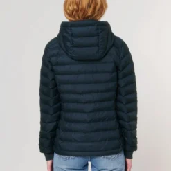 Steppjacke Aus Recyceltem Polyester - French Navy 15 Steppjacke Aus Recyceltem Polyester - French Navy -Grundstoff Verkäufe W839 727 4 gerade geschnittene Steppjacke fuer Frauen fair produziert hochwertig verarbeitet 1280x1280