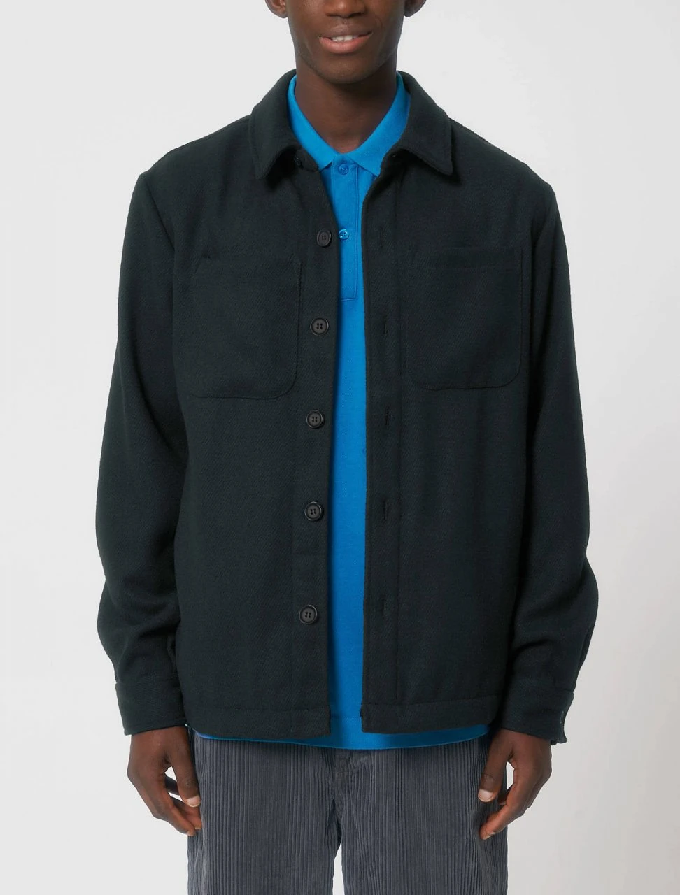 Unisex Twill Overshirt Aus Recyceltem Polyester - Black 6 Unisex Twill Overshirt Aus Recyceltem Polyester - Black – Bild 4