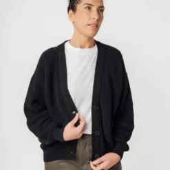 Mela Fairtrade Cardigan Neesha Aus Bio-Baumwolle - Schwarz -Grundstoff Verkäufe lockere Rippstrick Jacke black neesha bla 1280x1280