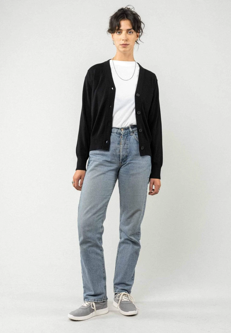 Mela Fairtrade V-Neck Cardigan Surina Aus Bio-Baumwolle - Schwarz 8 Mela Fairtrade V-Neck Cardigan Surina Aus Bio-Baumwolle - Schwarz – Bild 6