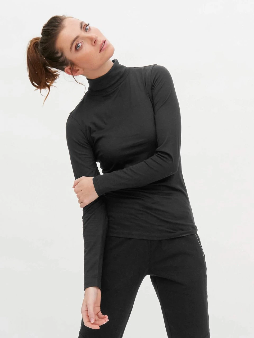 Rollkragen-Longsleeve Aus Bio-Baumwolle - Black 4 Rollkragen-Longsleeve Aus Bio-Baumwolle - Black – Bild 2