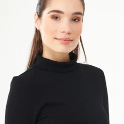 Longsleeve Mit Rollkragen Aus Bio-Baumwolle - Black 12 Longsleeve Mit Rollkragen Aus Bio-Baumwolle - Black -Grundstoff Verkäufe w casual 012 black Longsleeve fuer Damen mit Stehkragen in weichem dehnbarem Rippstrick fein Bio Baumwolle mit Elastan 1280x1280